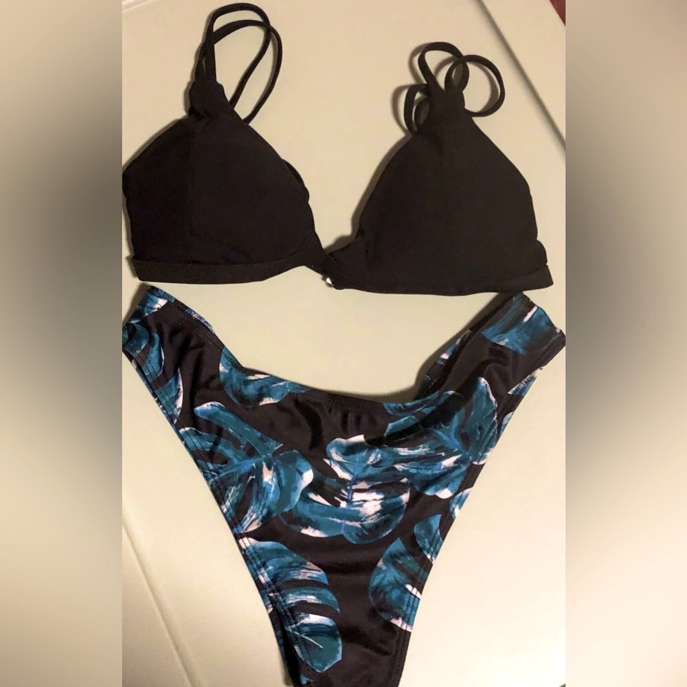Palm Leaf Print Bikini Set NEW in bag size small